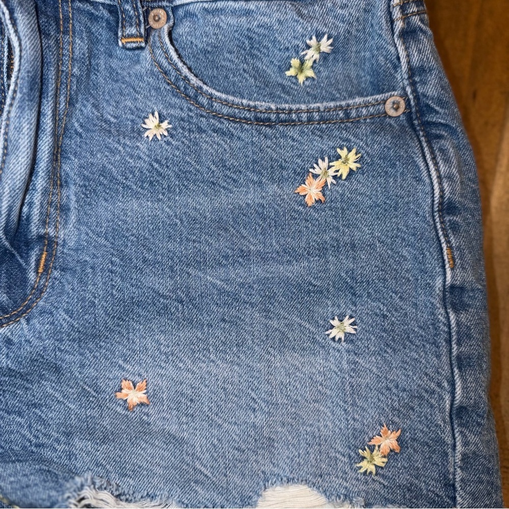 American Eagle High Rise Floral Embroidered Distressed Denim Mom Shorts - Picture 3 of 6